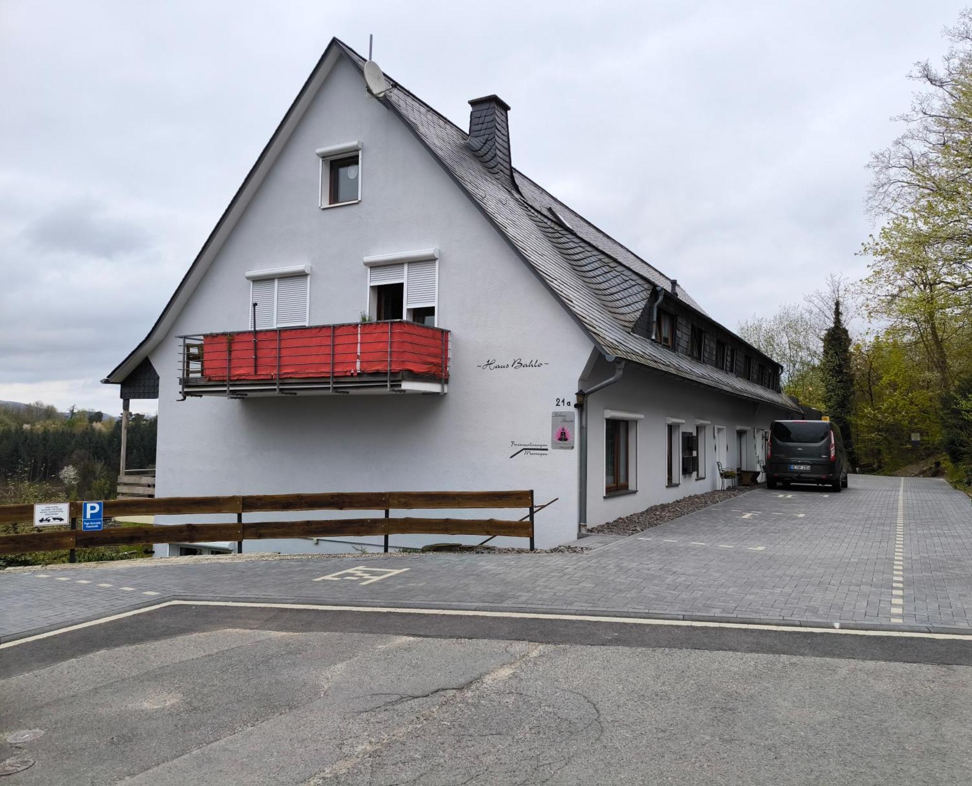 Haus Bahlo - Ferienwohnungen Attendorn Buitenkant foto