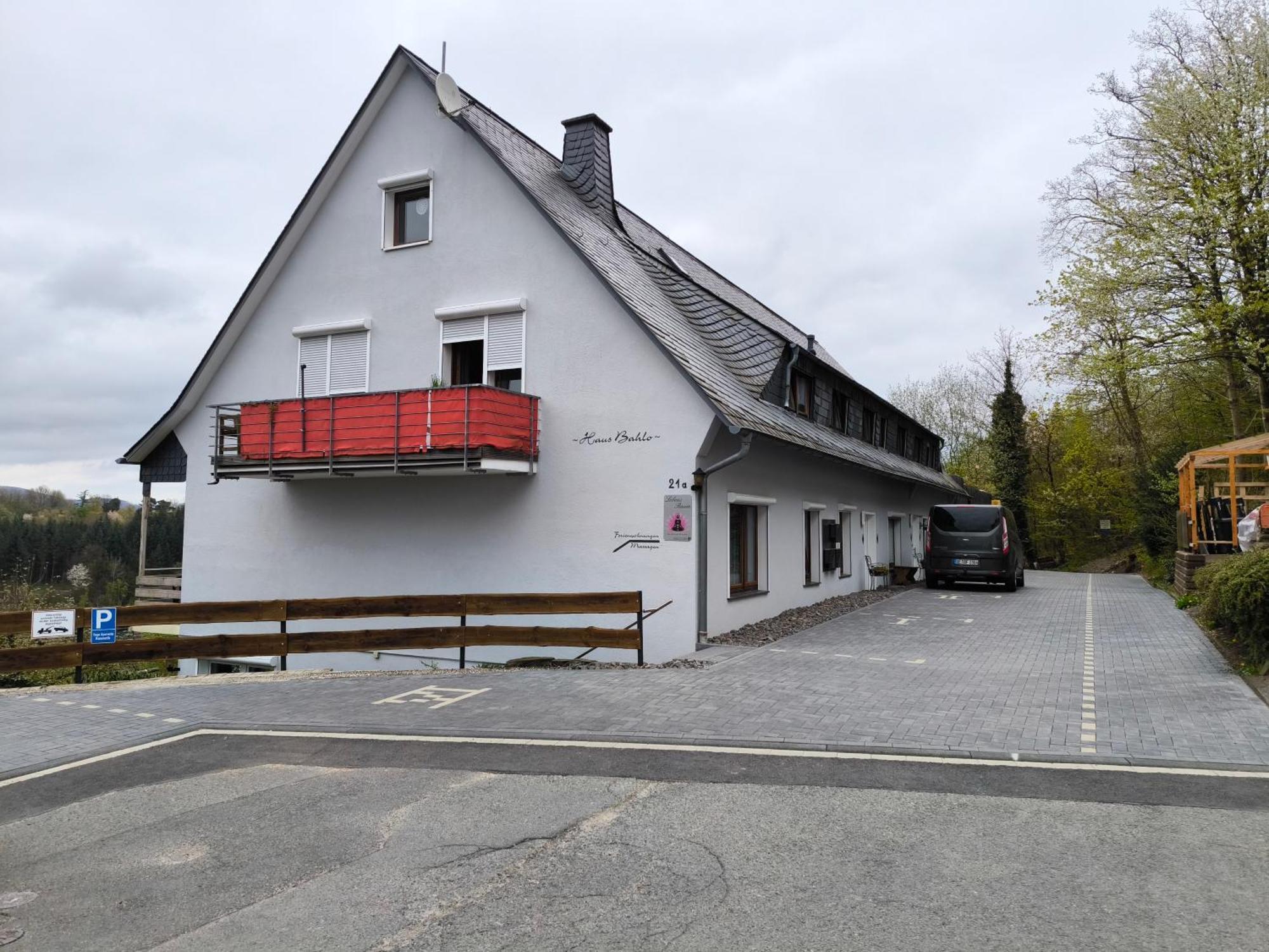 Haus Bahlo - Ferienwohnungen Attendorn Buitenkant foto